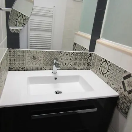 Apartment Bleu Marine - 4 Personnes, Dans Avec Piscine A Ocean Mae-0481